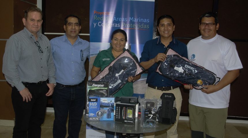DSC_7096 WILDAID ECUADOR ENTREGA EQUIPOS DE APOYO PARA LA NAVEGACIÓN EN AMCP
