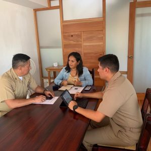 d9200683-7d93-446c-bd38-bec3e39a200a Representante de WildAid Galápagos mantiene reunión de trabajo con el Director Regional de los Espacios Acuáticos y Guardacostas Insular (DIRGIN).