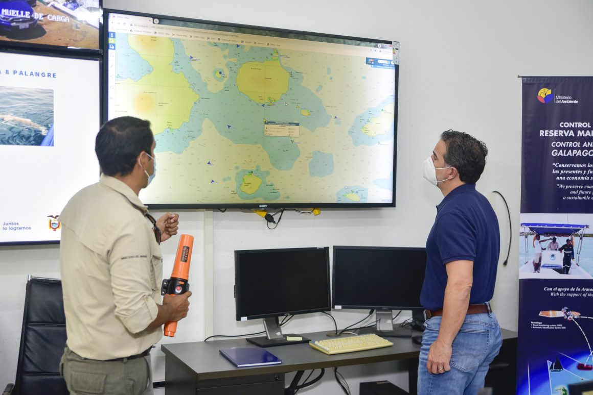 Centro de Control_8 Fortalecemos el Centro de Control de la Dirección del Parque Nacional Galápagos y de la Dirección Regional de Espacios Acuáticos Insulares (DIRGIN)