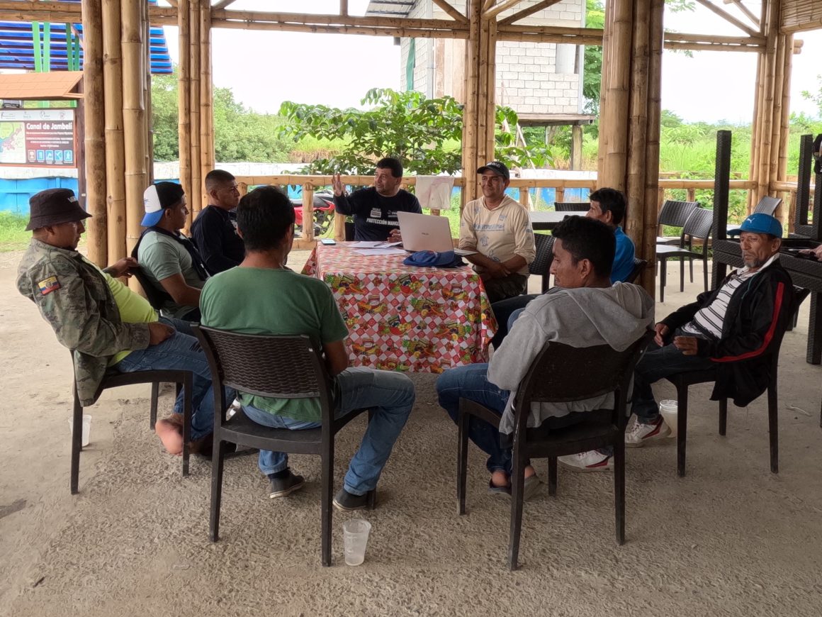 EVALUAMOS CON PESCADORES ARTESANALES LA VIGILANCIA Y PROTECCIÓN DE MANGLARES EN EL GOLFO DE GUAYAQUIL