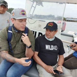Uso de tecnología para apoyar la protección de los manglares se analiza junto a pescadores artesanales