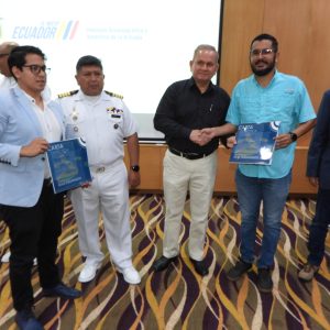 Un gran paso hacia la conservación marina: Armada del Ecuador presenta carta náutica didáctica de los Espacios Marinos Insulares y realiza un conversatorio sobre Seguridad y Navegación Marítima