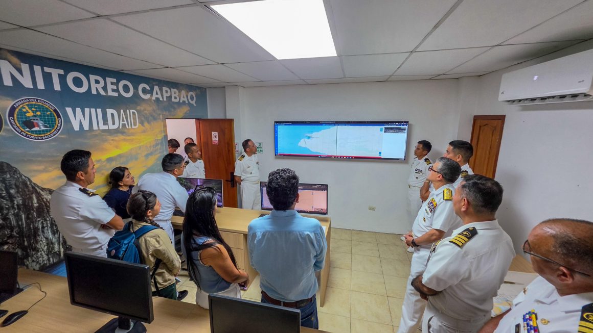 san cristobal 1 LA ARMADA DEL ECUADOR Y WILDAID SUMAN ESFUERZOS PARA EL MONITOREO Y LA VIGILANCIA MARÍTIMA EN SAN CRISTÓBAL