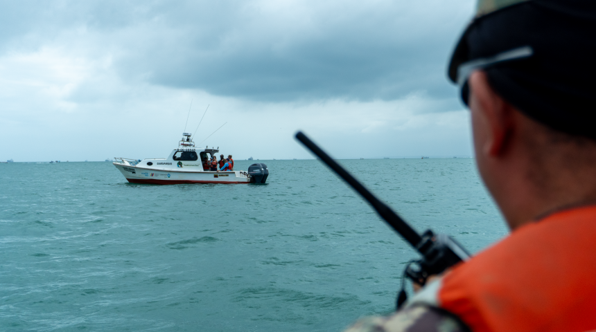 ARMADA, AMBIENTE Y PESCA REFUERZAN SUS CONOCIMIENTOS EN PROCEDIMIENTOS MARÍTIMO-COSTEROS